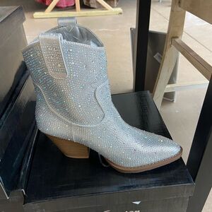 Silver rhinestone boots‎